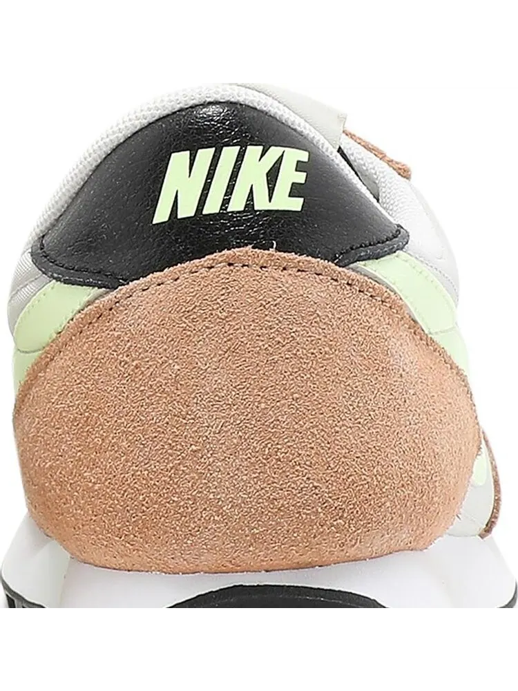 Кроссовки Nike Wmns Daybreak 'Light Bone Barely Volt' — изображение 7 из 8, загар