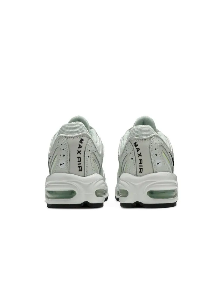 Кроссовки Nike Wmns Air Max Tailwind 4 'Pistachio Frost' — изображение 7 из 9, белый//черный