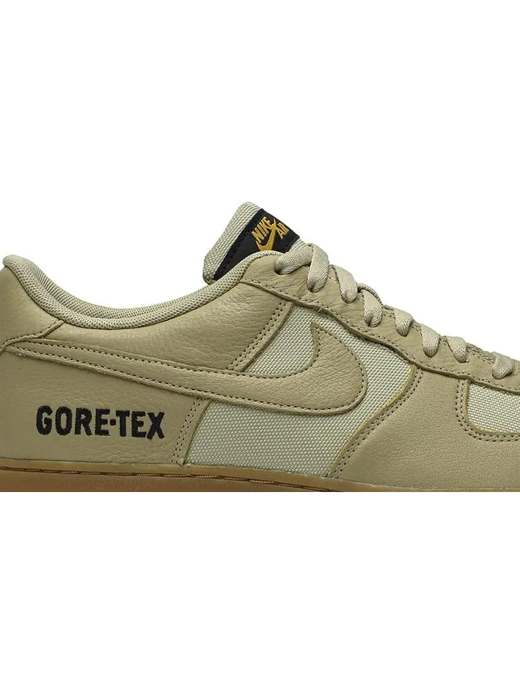 Кроссовки Nike Gore-Tex x Air Force 1 Low 'Gold' — изображение 2 из 8, золото