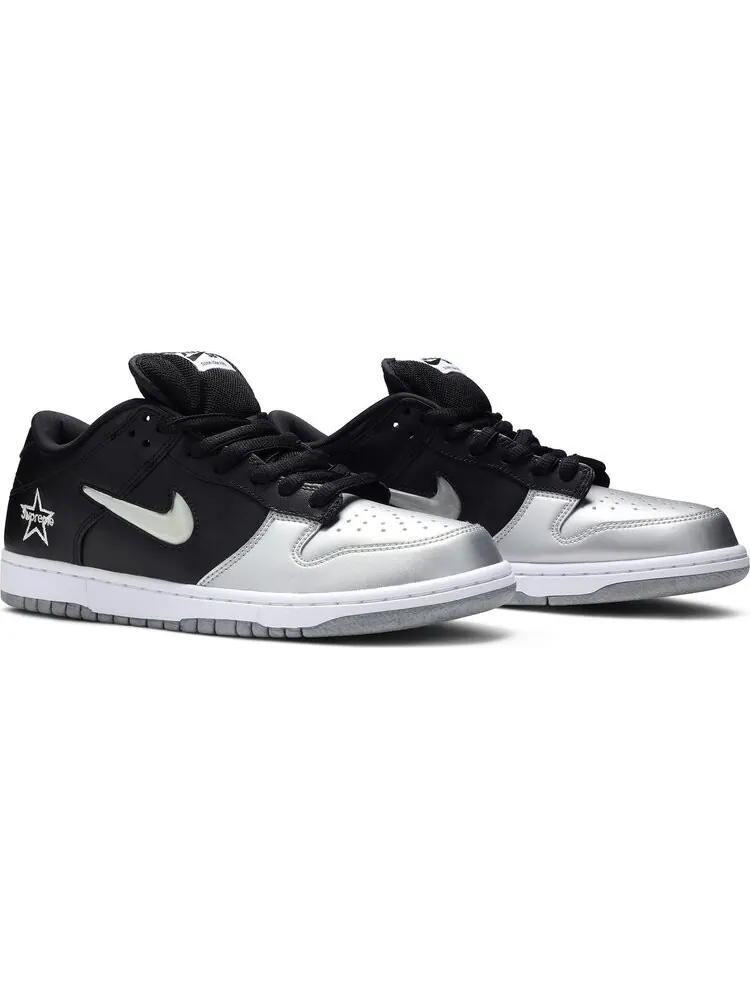 Кроссовки Nike Supreme x Dunk SB Low QS 'Metallic Silver' — изображение 8 из 8, серебряный