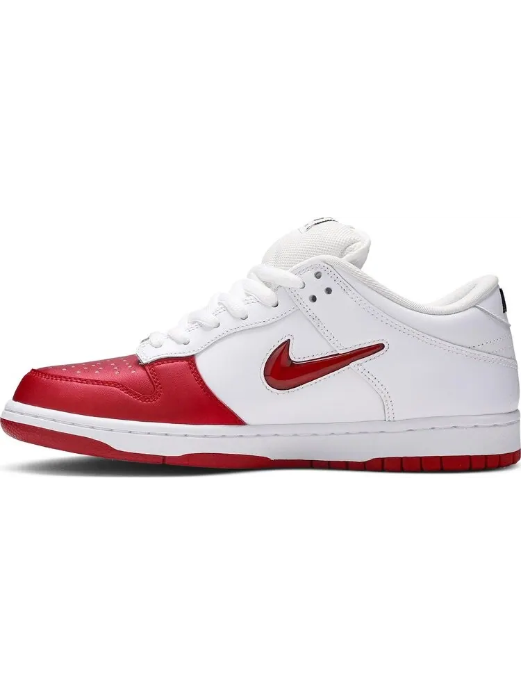 Кроссовки Nike Supreme x Dunk SB Low 'Varsity Red' — изображение 3 из 8, красный