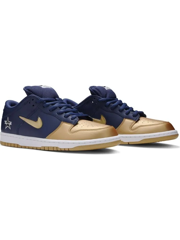 Кроссовки Nike Supreme x Dunk SB Low QS 'Metallic Gold' — изображение 8 из 8, золото