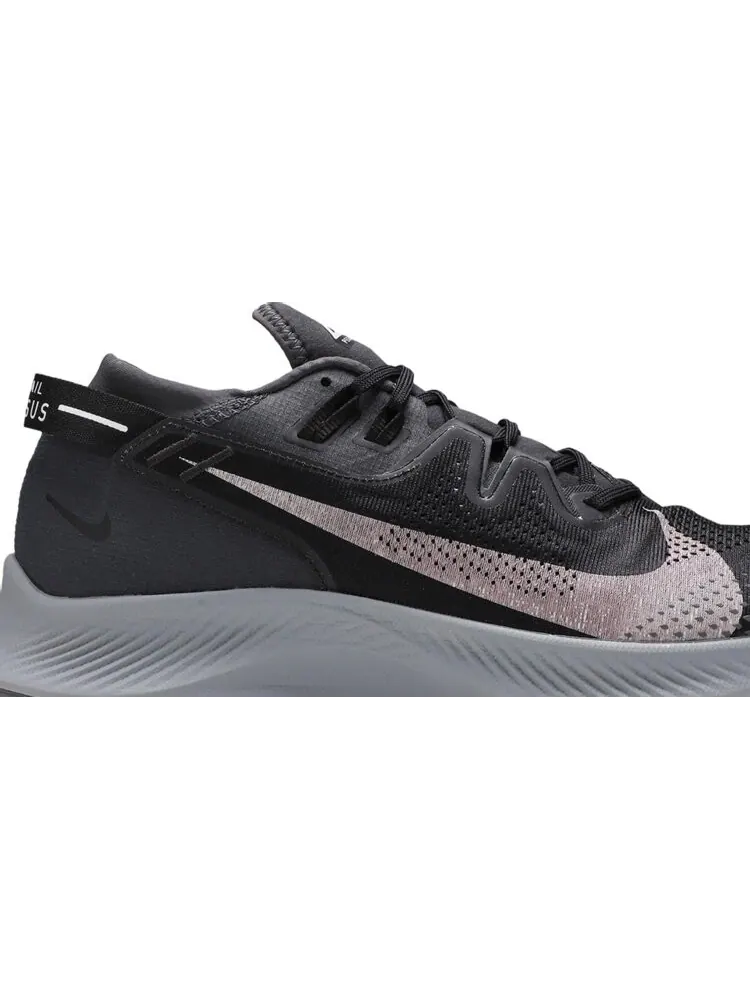 Кроссовки Nike Pegasus Trail 2 'Dark Smoke Grey' — изображение 2 из 8, черный