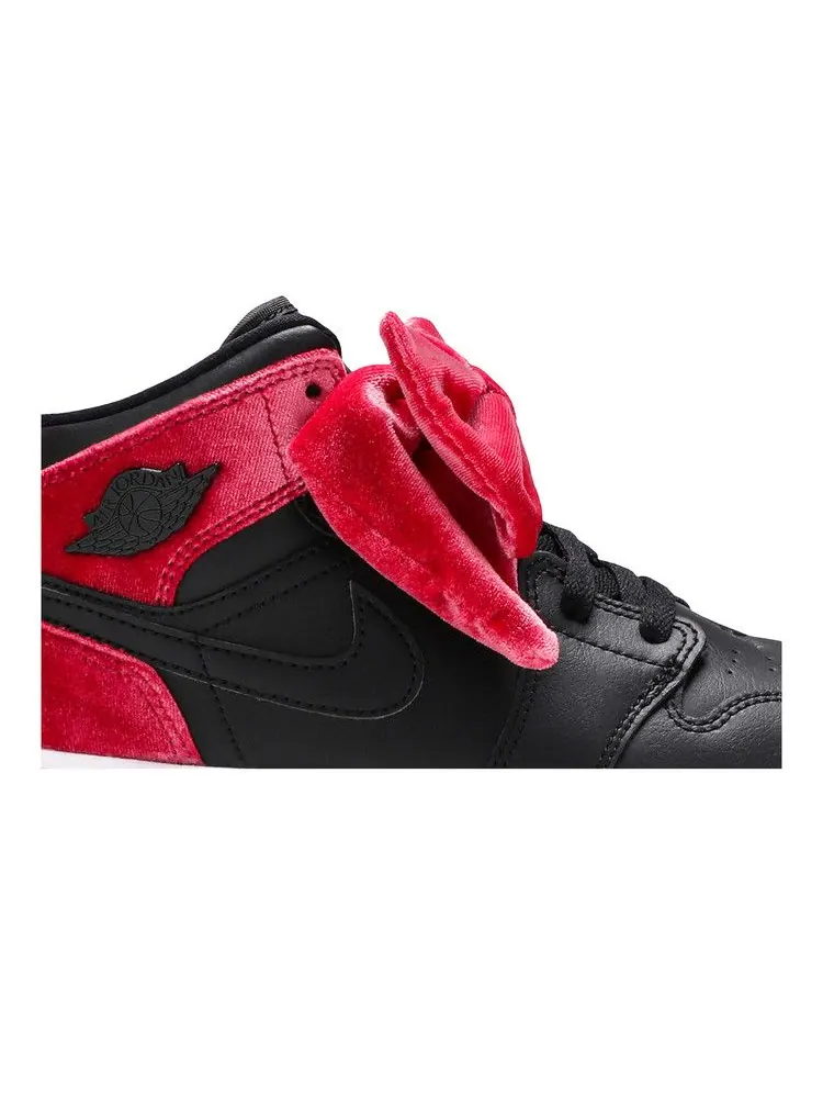 Кроссовки Air Jordan Air Jordan 1 Mid Bow XLD GS 'Noble Red' — изображение 3 из 9, черный/красный/белый