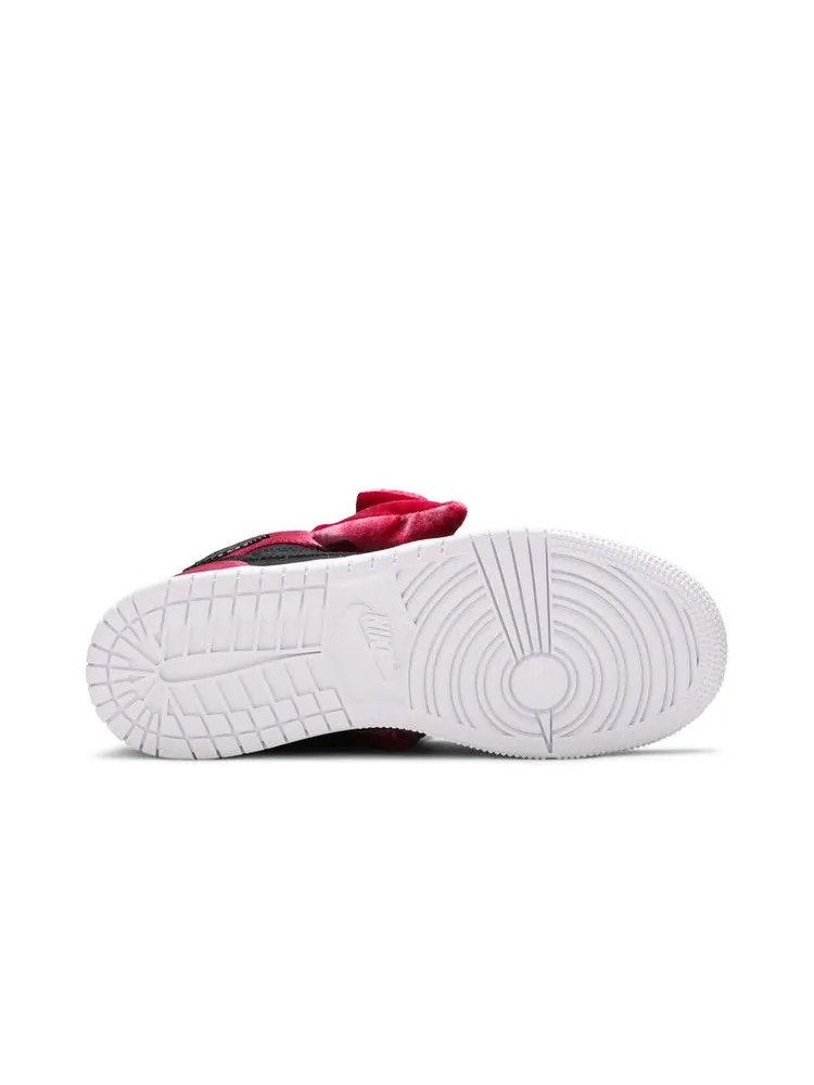 Кроссовки Air Jordan Air Jordan 1 Mid Bow XLD GS 'Noble Red' — изображение 5 из 9, черный/красный/белый