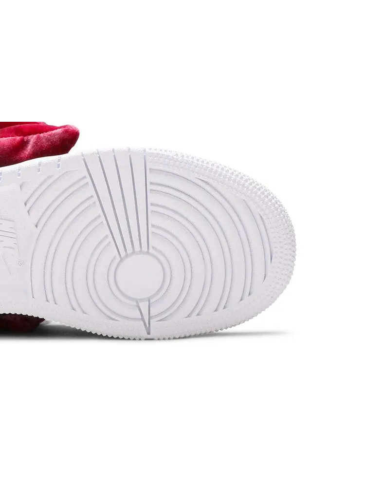 Кроссовки Air Jordan Air Jordan 1 Mid Bow XLD GS 'Noble Red' — изображение 6 из 9, черный/красный/белый