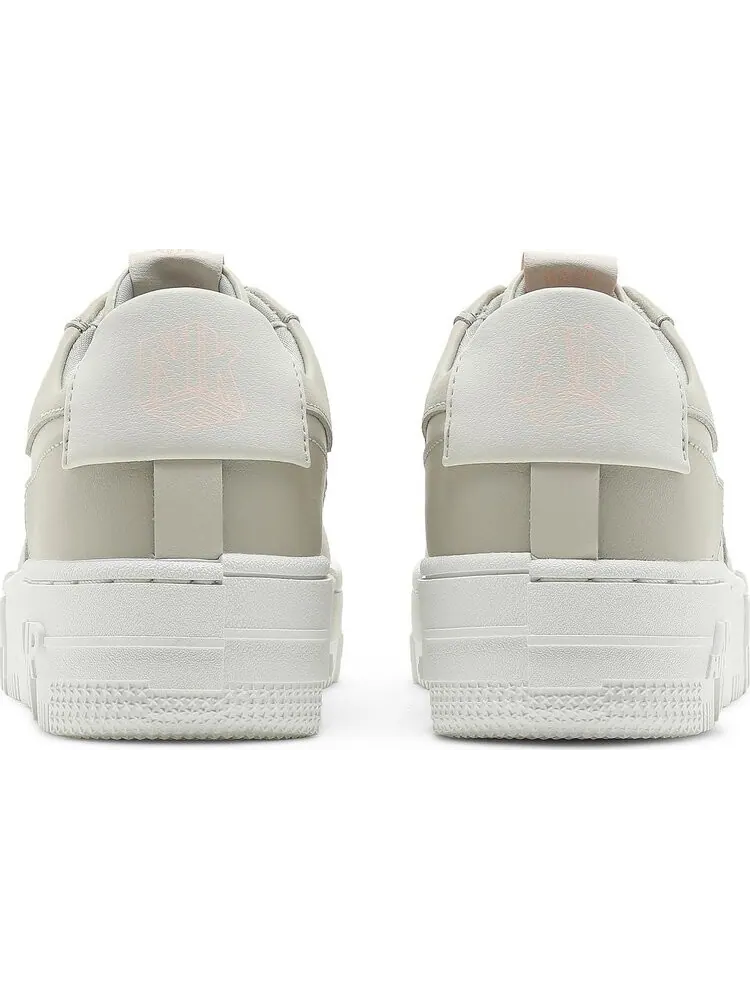 Кроссовки Nike Wmns Air Force 1 Pixel 'Light Stone' — изображение 6 из 8, бежевый