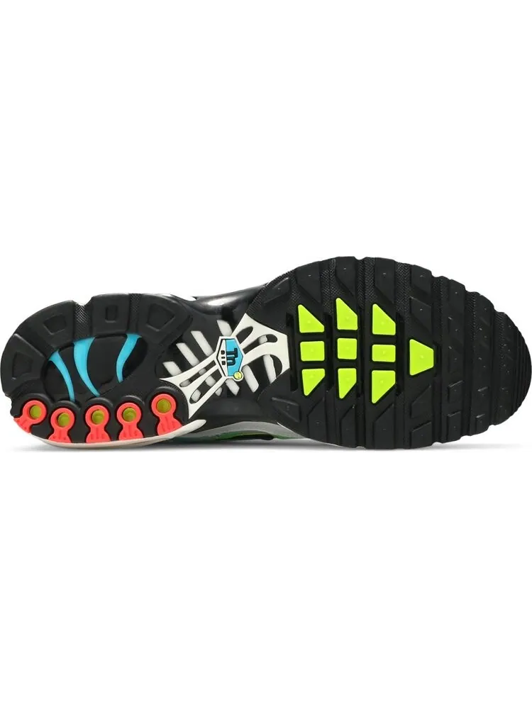 Кроссовки Nike Air Max Plus 'Worldwide Pack' — изображение 4 из 8, белый