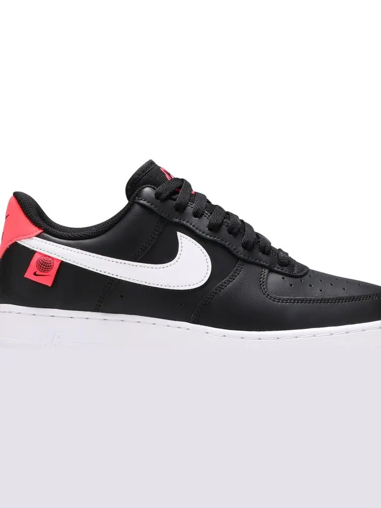 Кроссовки Nike Air Force 1 '07 Low 'Worldwide Pack - Black Flash Crimson' — изображение 2 из 8, черный