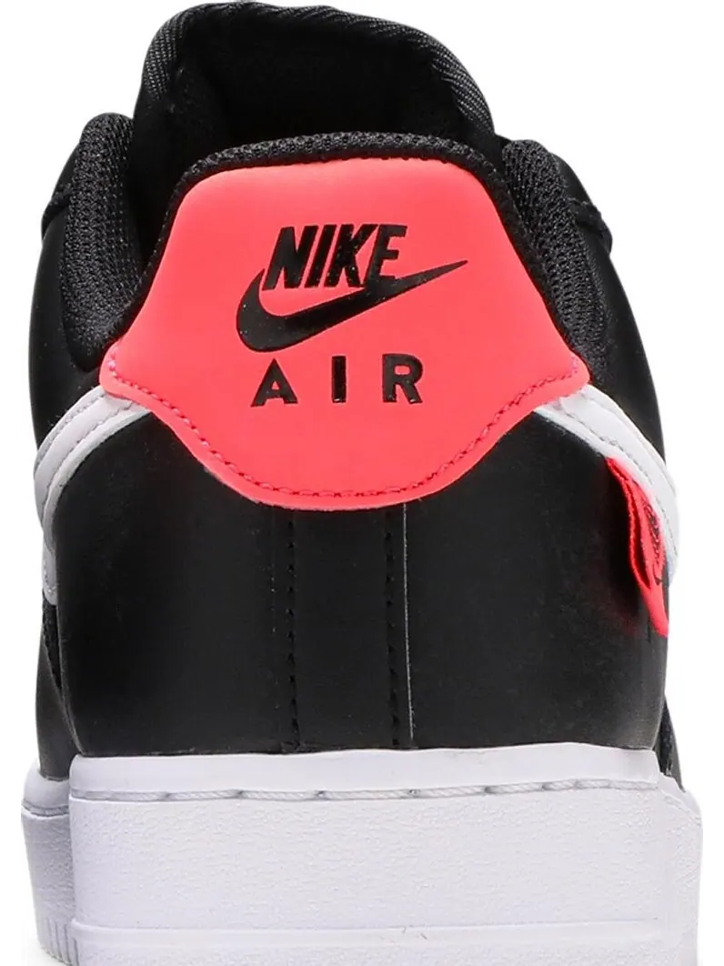 Кроссовки Nike Air Force 1 '07 Low 'Worldwide Pack - Black Flash Crimson' — изображение 7 из 8, черный