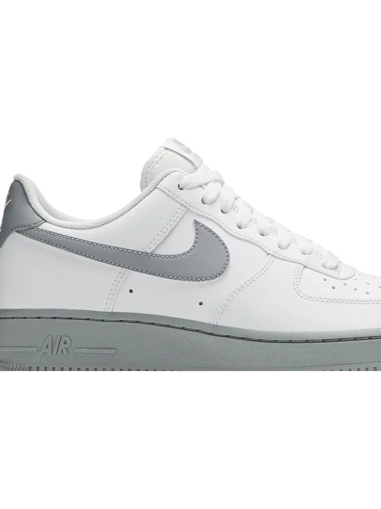 Кроссовки Nike Air Force 1 '07 'White Grey Sole' — изображение 2 из 8, белый