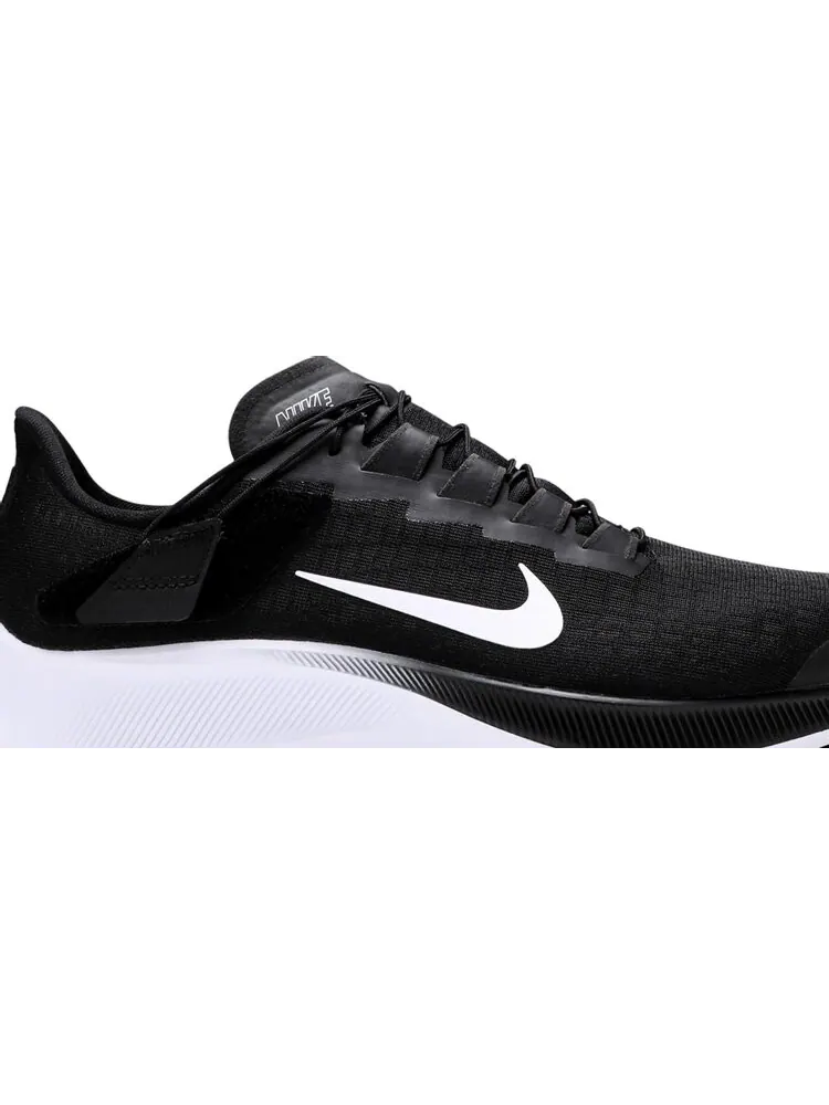 Кроссовки Nike Air Zoom Pegasus 37 FlyEase 'Black White' — изображение 2 из 8, черный