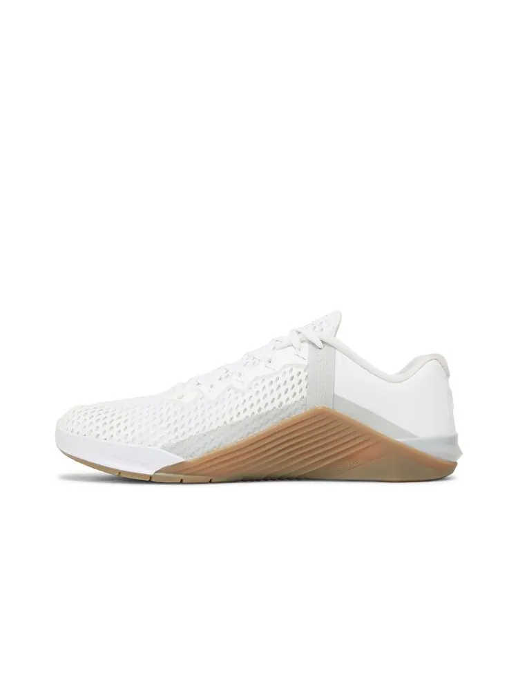 Кроссовки Metcon 6 'White Gum Dark Brown' — изображение 3 из 8, белый темный коричневый