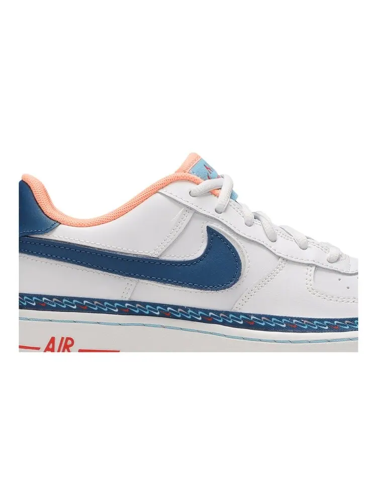 Кроссовки Nike Air Force 1 Low GS 'Swoosh Chain' — изображение 2 из 4, белый