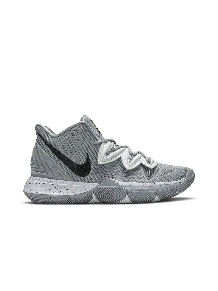 Кроссовки Nike Kyrie 5 TB 'Wolf Grey' — изображение 2 из 9, серый/черный