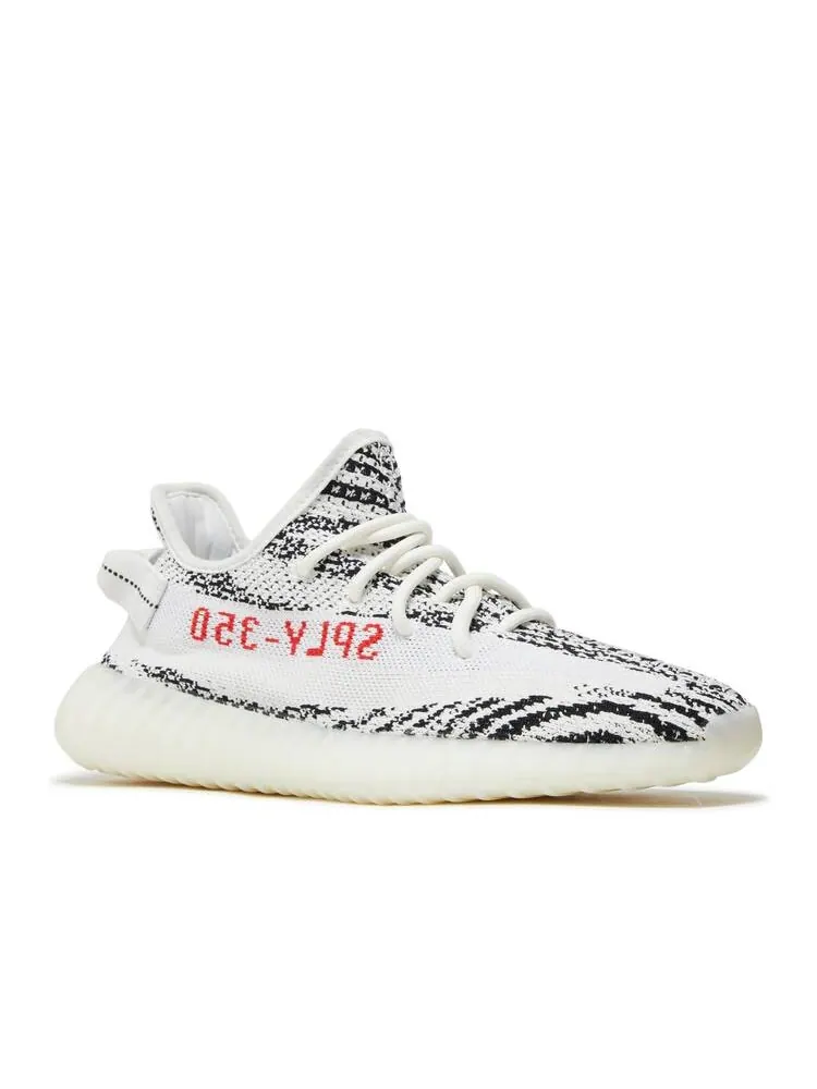 Кроссовки Adidas YEEZY BOOST 350 V2 'ZEBRA' 2022/2023 — изображение 2 из 4, белый