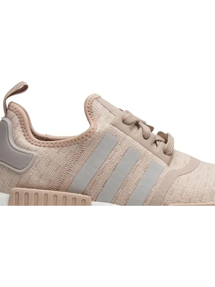 Кроссовки Adidas Wmns NMD_R1 'Chalk Pearl' — изображение 2 из 8, бежевый