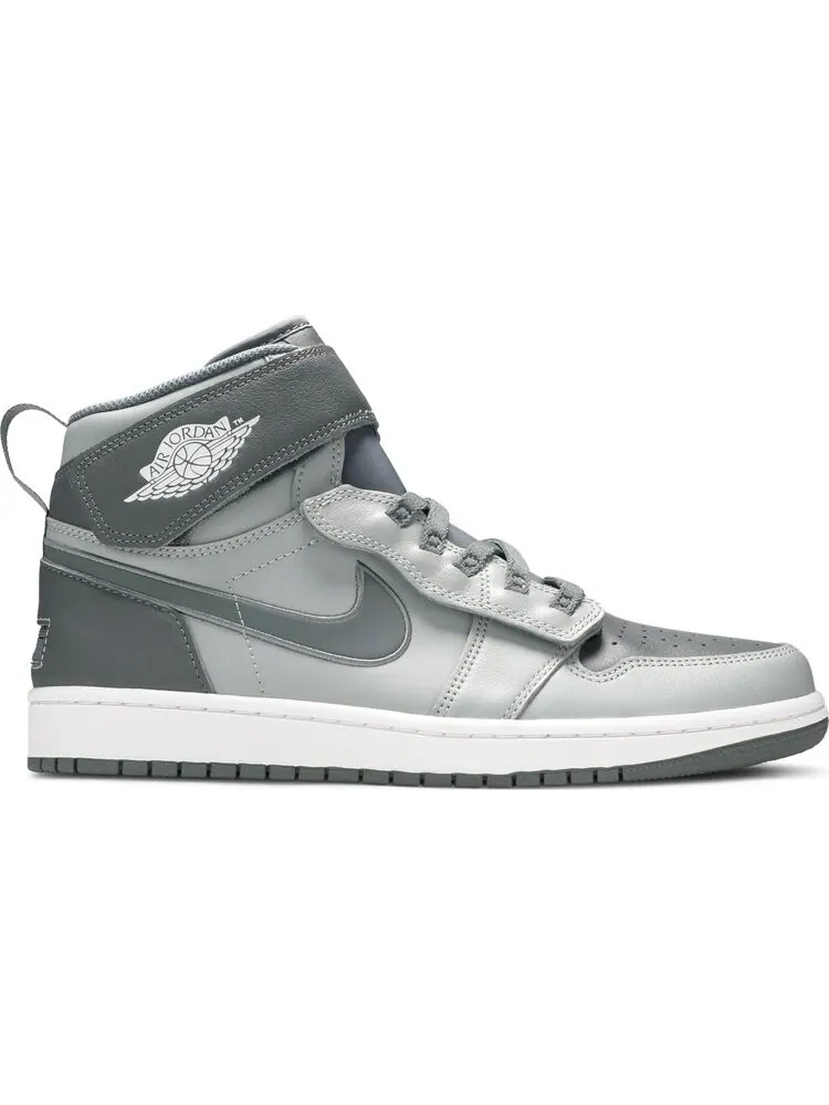 Кроссовки Air Jordan 1 High FlyEase Light Smoke Grey — изображение 2 из 8, серый