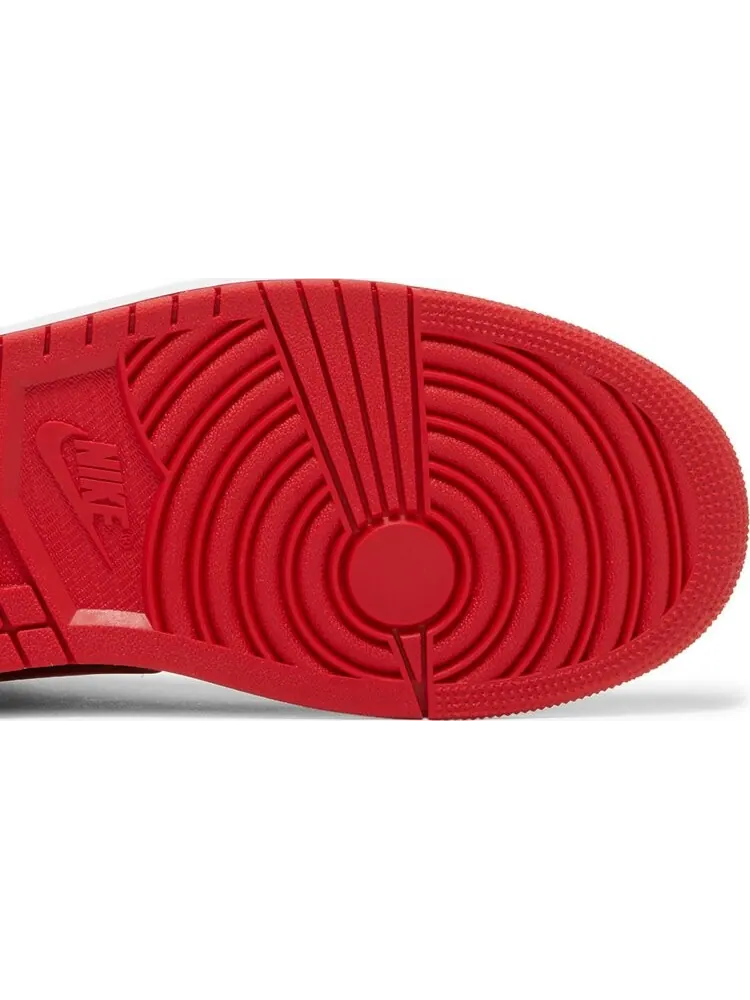 Кроссовки Air Jordan 1 High FlyEase Bred — изображение 5 из 8, красный