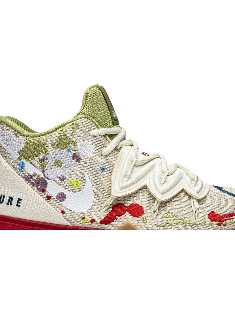 Кроссовки Nike Bandulu x Kyrie 5 GS 'Embroidered Splatters' — изображение 2 из 8, бежевый