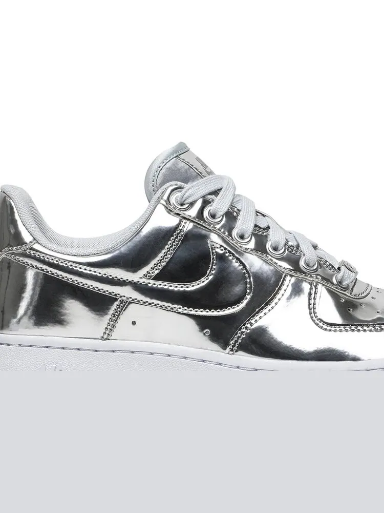 Кроссовки Nike Wmns Air Force 1 SP 'Liquid Metal - Chrome' — изображение 2 из 8, серебряный