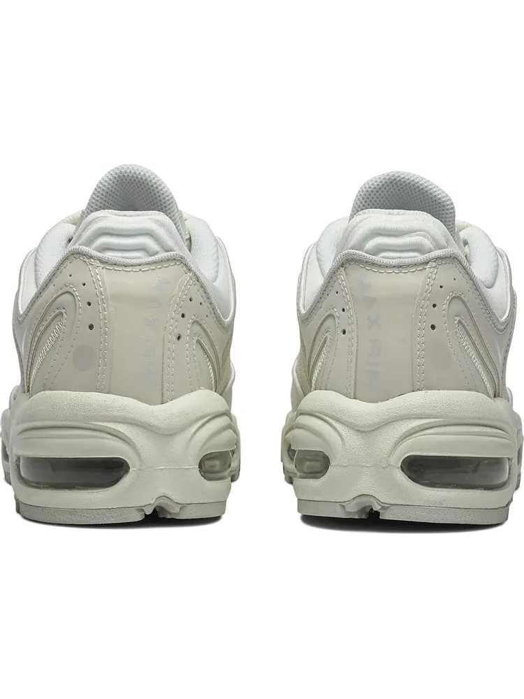 Кроссовки Nike Air Max Tailwind 4 '99 SP 'Sail' — изображение 6 из 8, загар