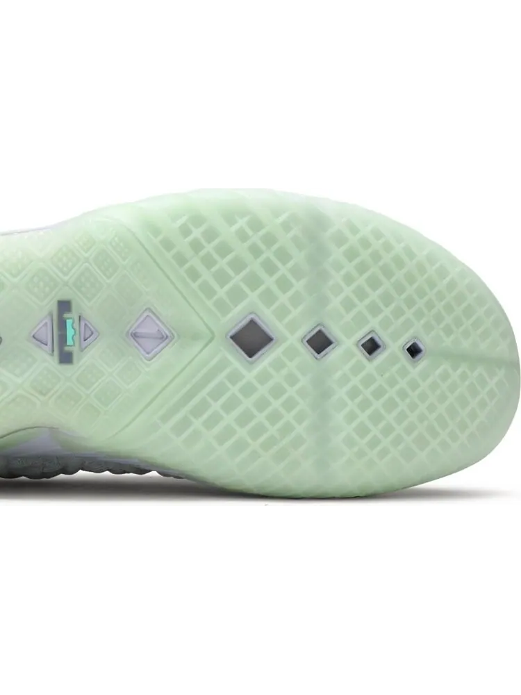 Кроссовки Nike Diana Taurasi x LeBron 18 'GOAT Vision' — изображение 5 из 8, белый
