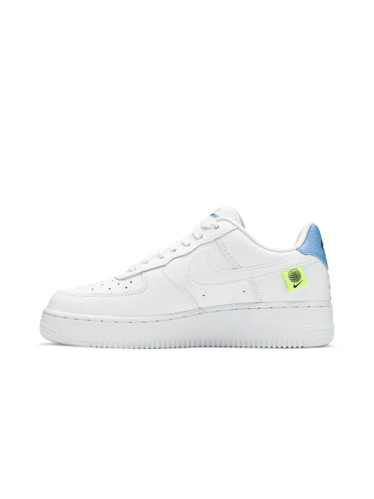 Кроссовки Nike Wmns Air Force 1 '07 SE 'Worldwide Pack - Volt' — изображение 4 из 9, белый//синий/белый