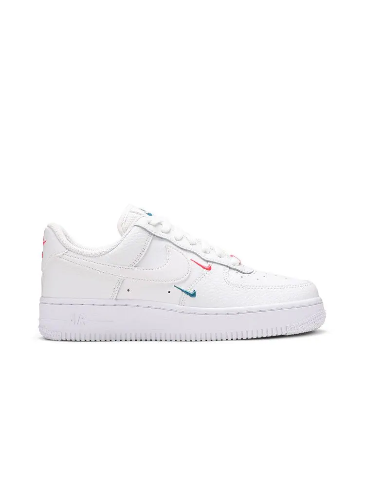 Кроссовки Nike Wmns Air Force 1 '07 Essential 'Summit White Solar Red' — изображение 2 из 9, белый/белый/красный