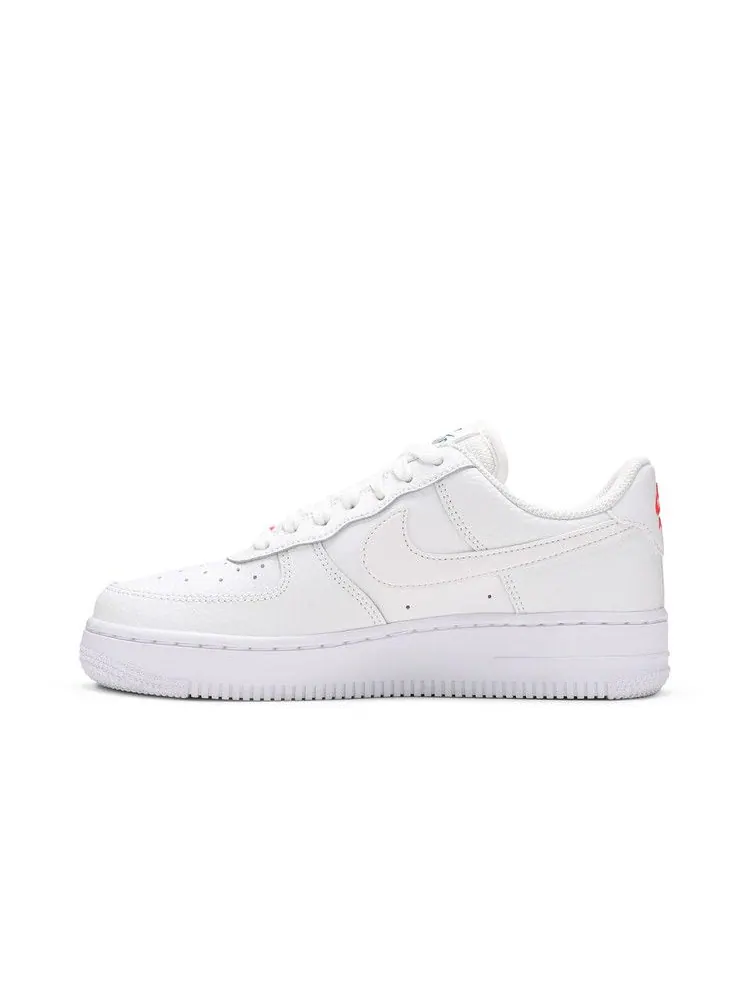 Кроссовки Nike Wmns Air Force 1 '07 Essential 'Summit White Solar Red' — изображение 4 из 9, белый/белый/красный