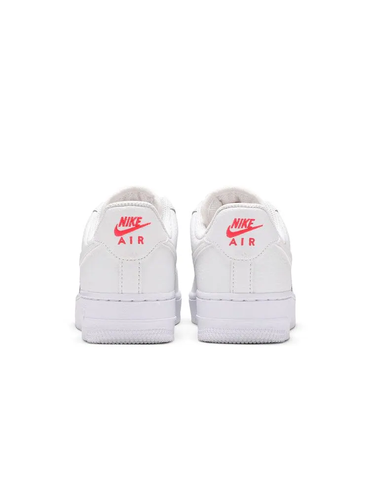Кроссовки Nike Wmns Air Force 1 '07 Essential 'Summit White Solar Red' — изображение 7 из 9, белый/белый/красный