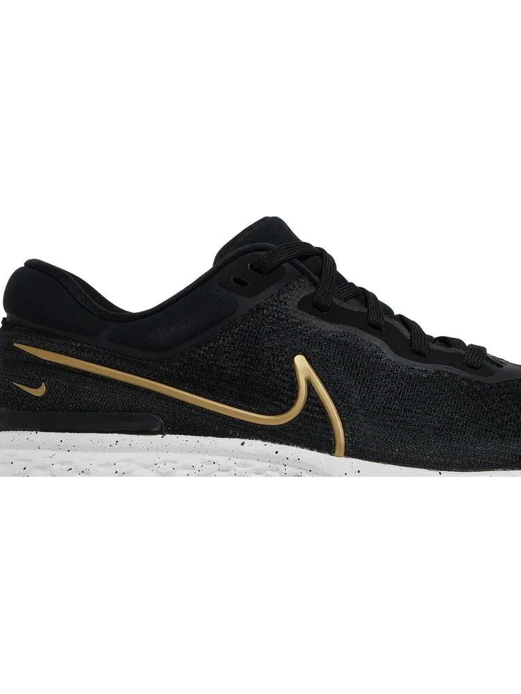 Кроссовки Nike ZoomX Invincible Run Flyknit 'Black Metallic Gold' — изображение 2 из 8, черный