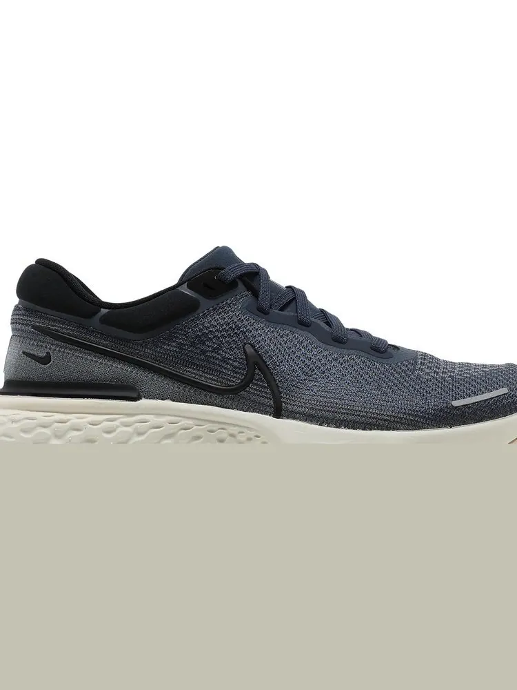 Кроссовки Nike ZoomX Invincible Run Flyknit 'Thunder Blue' — изображение 2 из 8, синий
