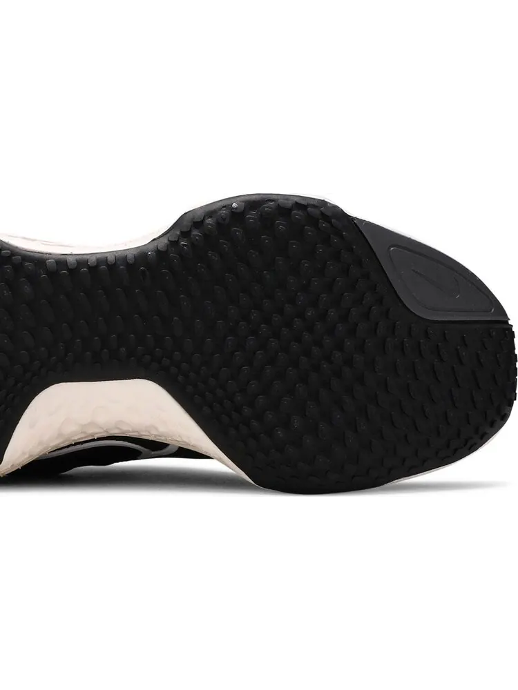 Кроссовки Nike Wmns ZoomX Invincible Run Flyknit 'Black White' — изображение 5 из 8, черный