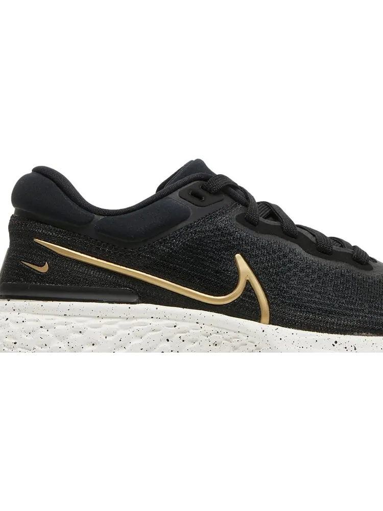 Кроссовки Nike Wmns ZoomX Invincible Run Flyknit 'Black Metallic Gold' — изображение 2 из 8, черный