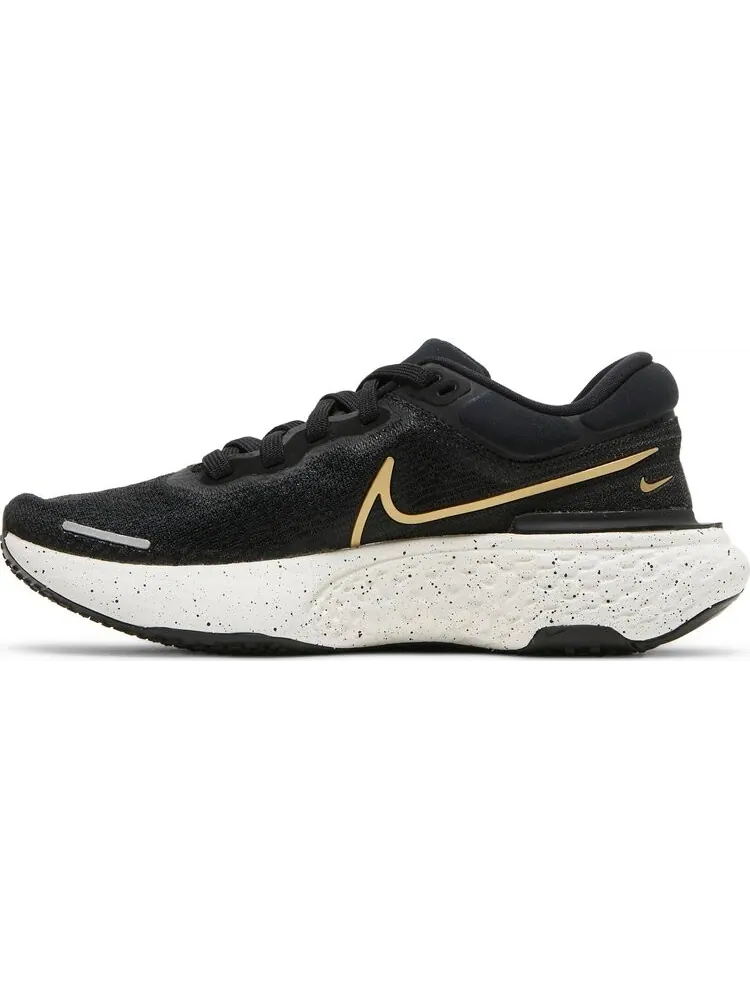 Кроссовки Nike Wmns ZoomX Invincible Run Flyknit 'Black Metallic Gold' — изображение 3 из 8, черный