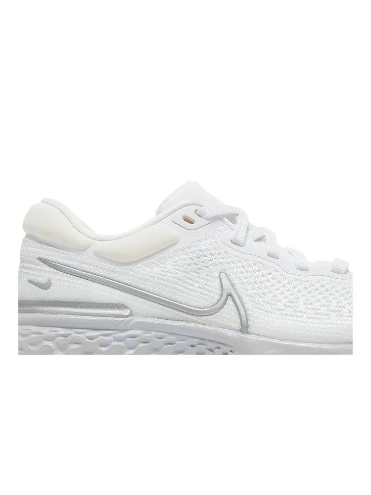 Кроссовки Nike Wmns ZoomX Invincible Run Flyknit 'White Metallic Silver' — изображение 3 из 9