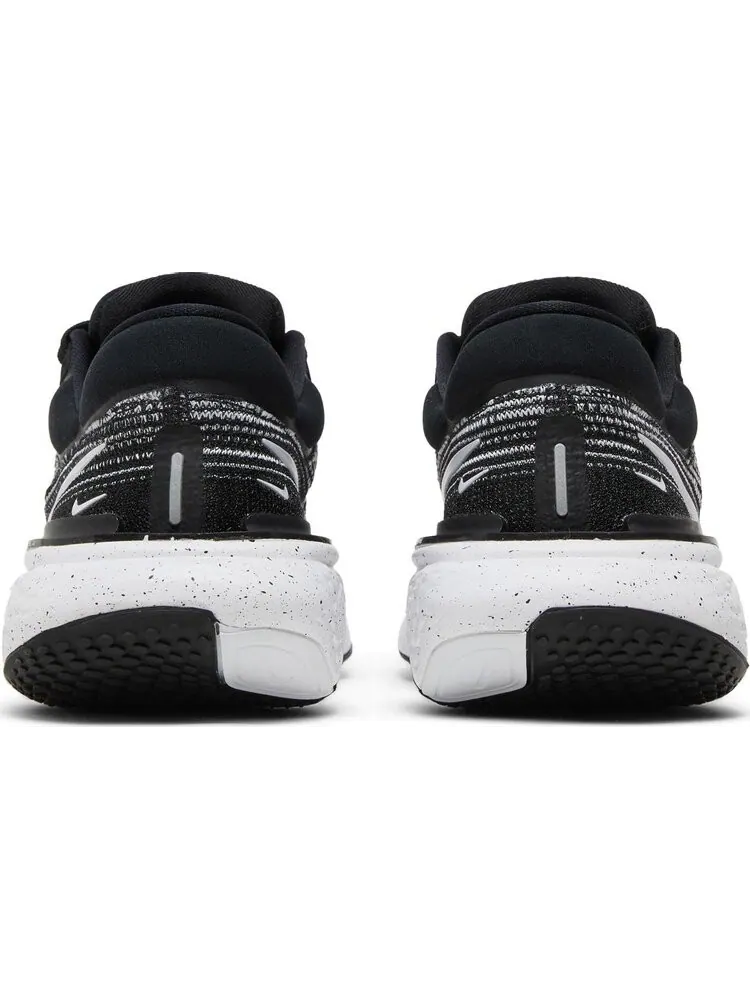 Кроссовки Nike Wmns ZoomX Invincible Run Flyknit 'White Black' — изображение 6 из 8, серый