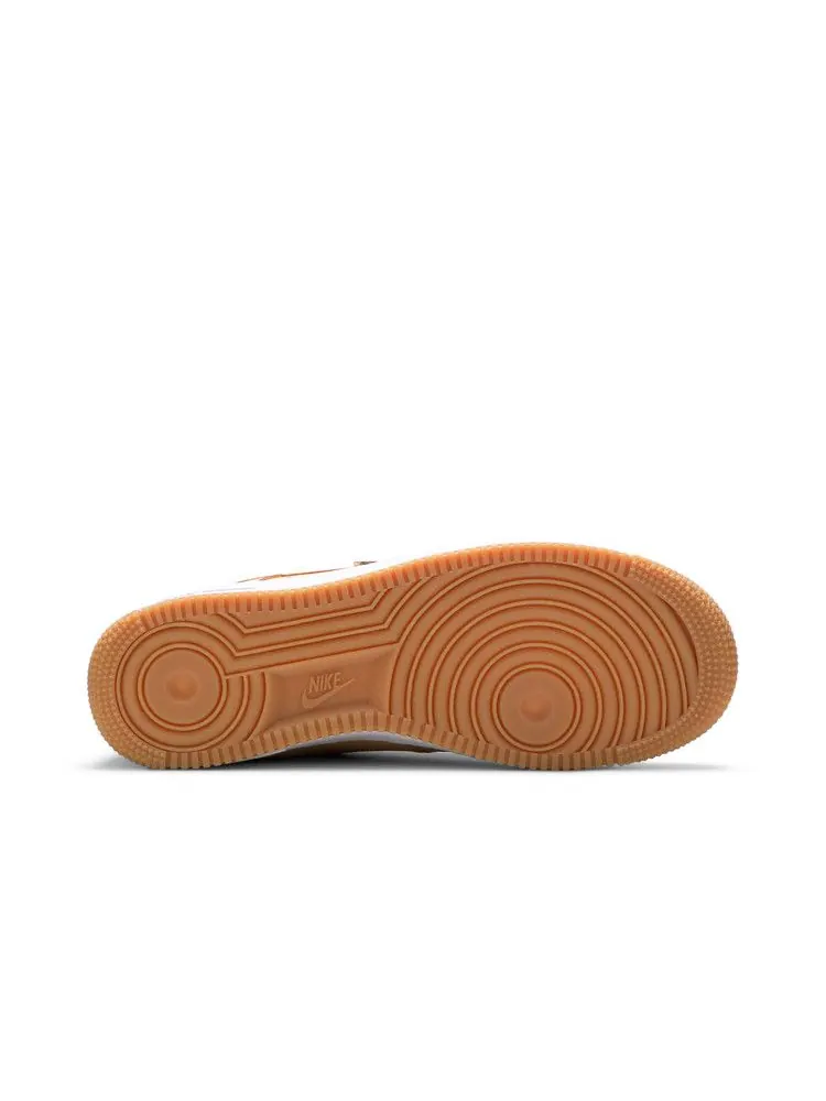 Кроссовки Nike NBA x Air Force 1 '07 LV8 'Sesame University Gold' — изображение 5 из 9