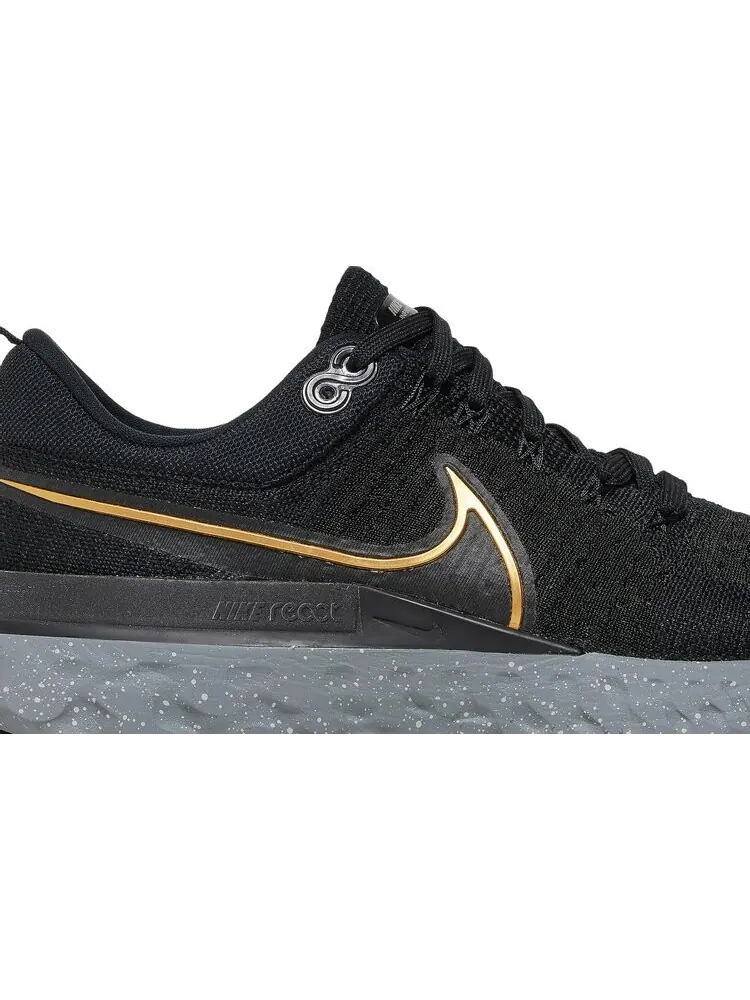 Кроссовки Nike React Infinity Run Flyknit 2 'Black Metallic Gold' — изображение 2 из 8, черный