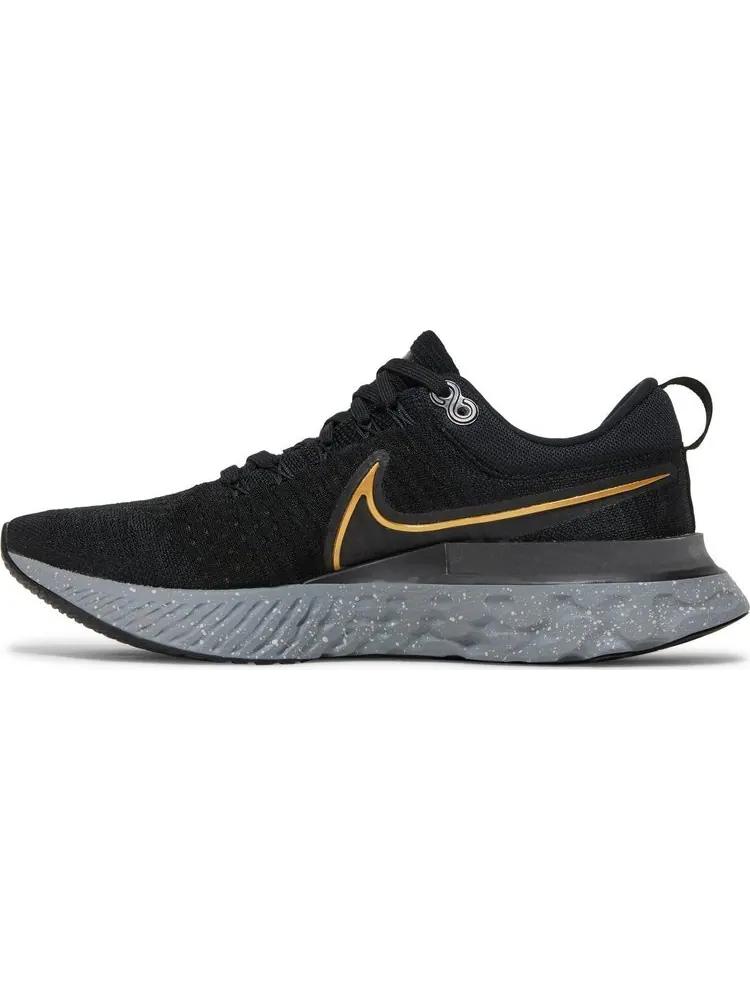 Кроссовки Nike React Infinity Run Flyknit 2 'Black Metallic Gold' — изображение 3 из 8, черный