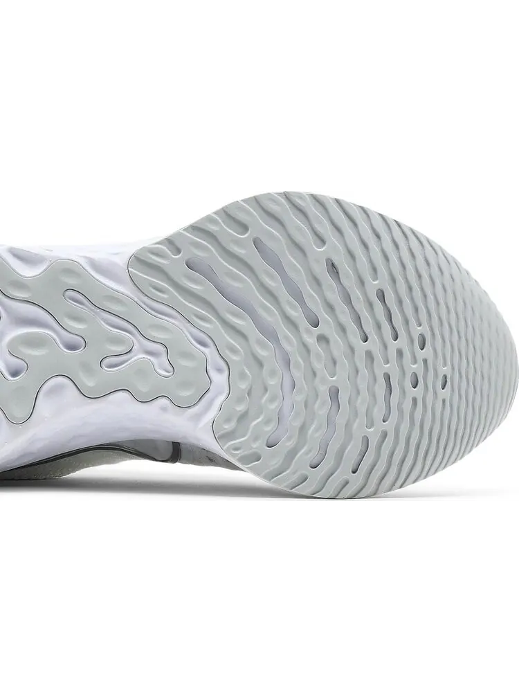 Кроссовки Nike Wmns React Infinity Run Flyknit 2 'White Metallic Silver' — изображение 5 из 8, белый