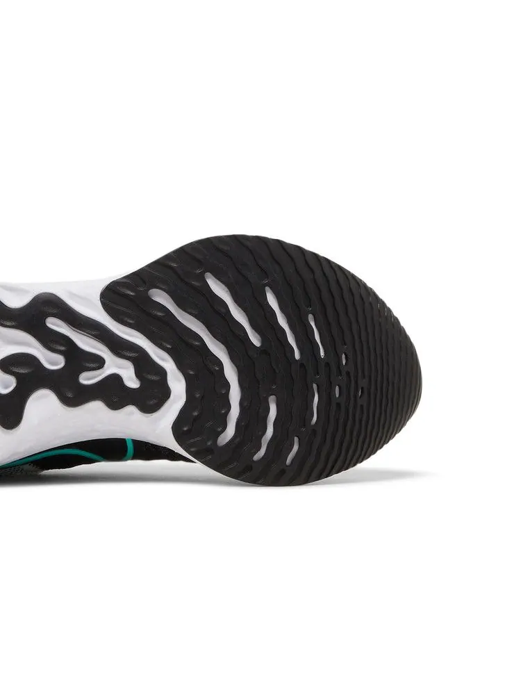 Кроссовки Nike Wmns React Infinity Run Flyknit 2 'Black Aurora Green' — изображение 6 из 9, белый/черный/зеленый
