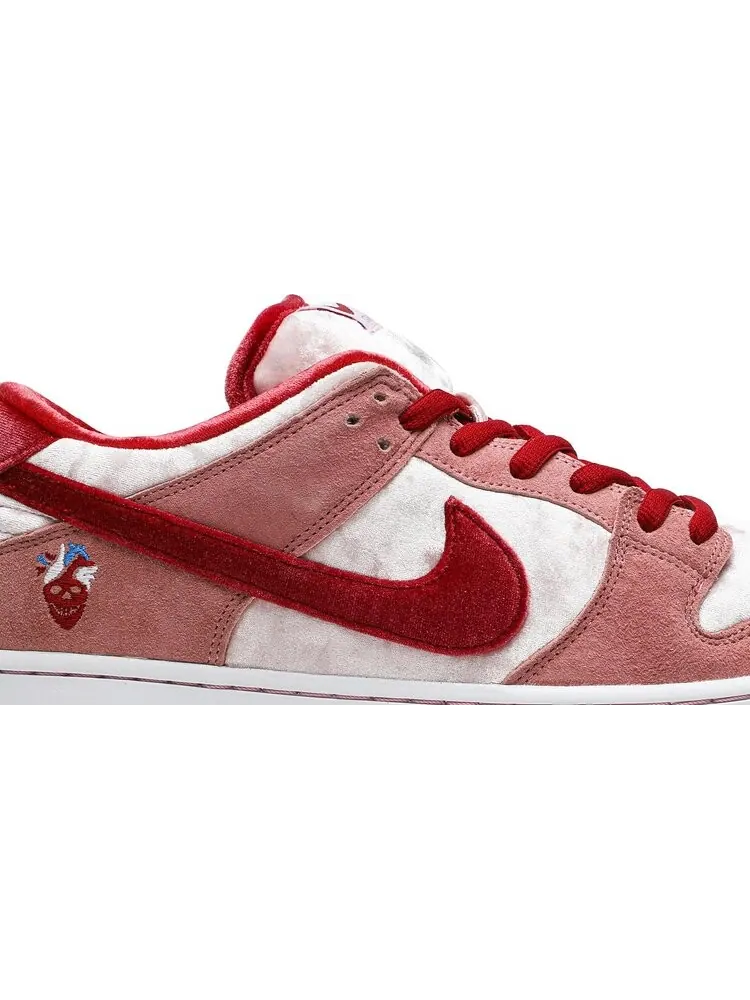 Кроссовки Nike StrangeLove x Dunk Low SB 'Valentine's Day' — изображение 2 из 8, розовый