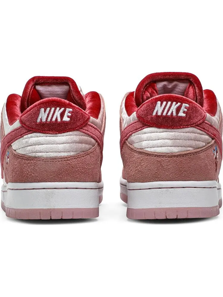 Кроссовки Nike StrangeLove x Dunk Low SB 'Valentine's Day' — изображение 6 из 8, розовый