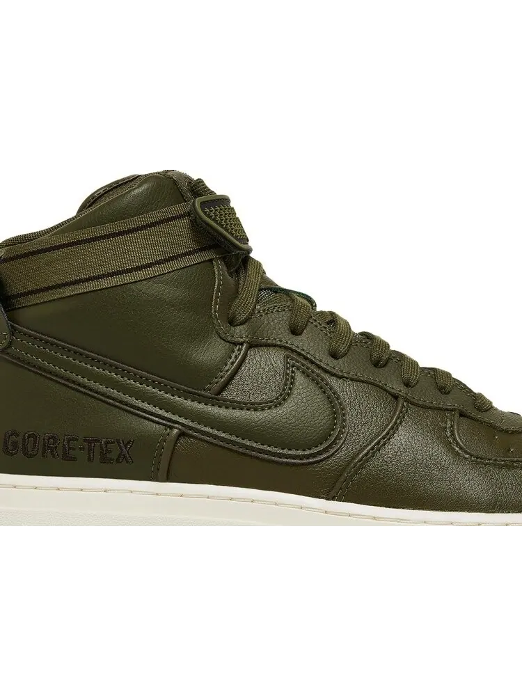Кроссовки Nike Air Force 1 GTX Boot 'Medium Olive' — изображение 2 из 8, зеленый
