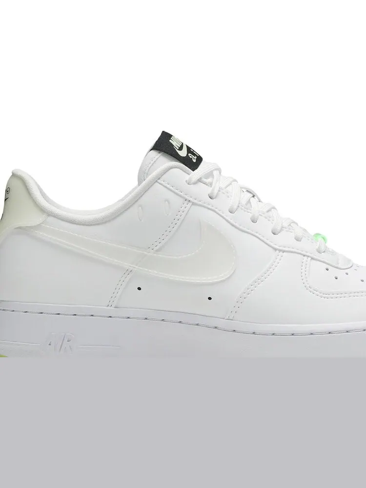 Кроссовки Nike Wmns Air Force 1 '07 LX 'Have A Nike Day' — изображение 2 из 8, белый