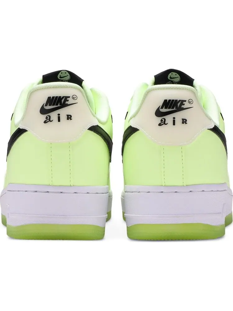 Кроссовки Nike Wmns Air Force 1 '07 LX 'Barely Volt' — изображение 6 из 8, зеленый