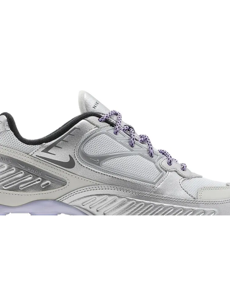 Кроссовки Nike Wmns Shox Enigma 9000 'Metallic Silver Violet' — изображение 2 из 8, серебряный
