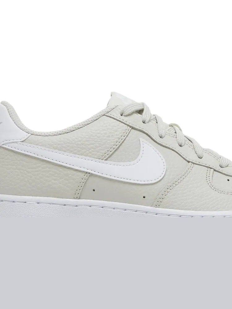 Кроссовки Nike Air Force 1 GS 'Light Bone' — изображение 2 из 8, белый